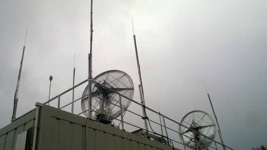 Защита системы телеуправления и спутниковой связи на КС «Портовая» с помощью системы DEHNconductor с безопасным токоотводом HVI®