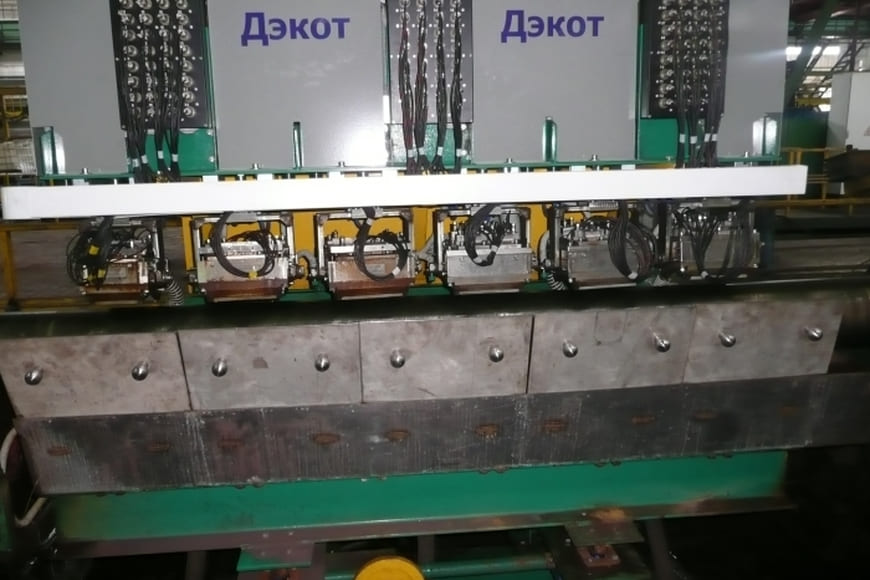 Автоматизированная установка ультразвукового контроля тела и концов бесшовных труб на базе системы ДЭКОТ-96 (портальный вариант)