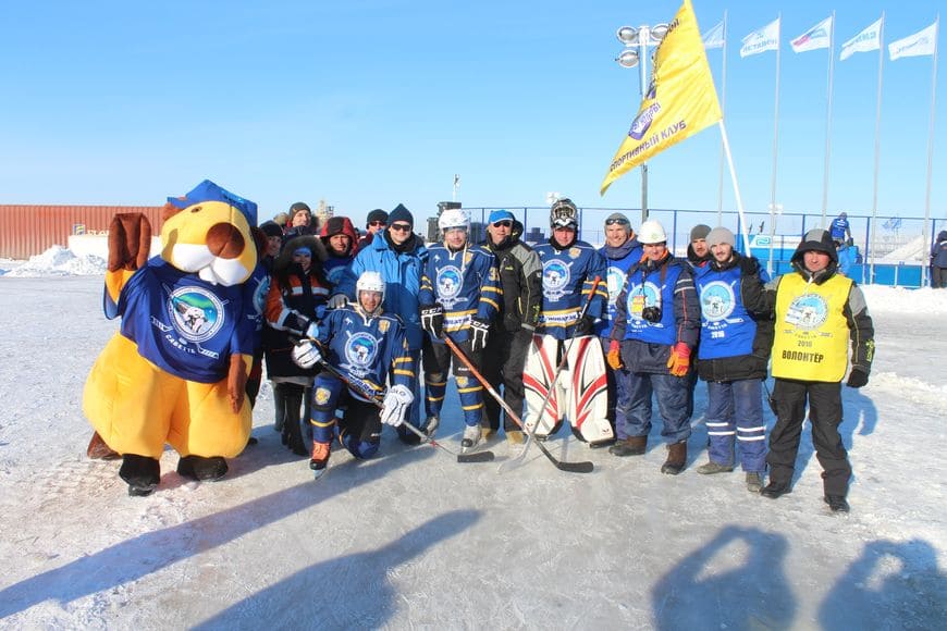 Команда «Бобры Югры» на «Открытом Арктическом турнире по хоккею с шайбой среди любительских команд»